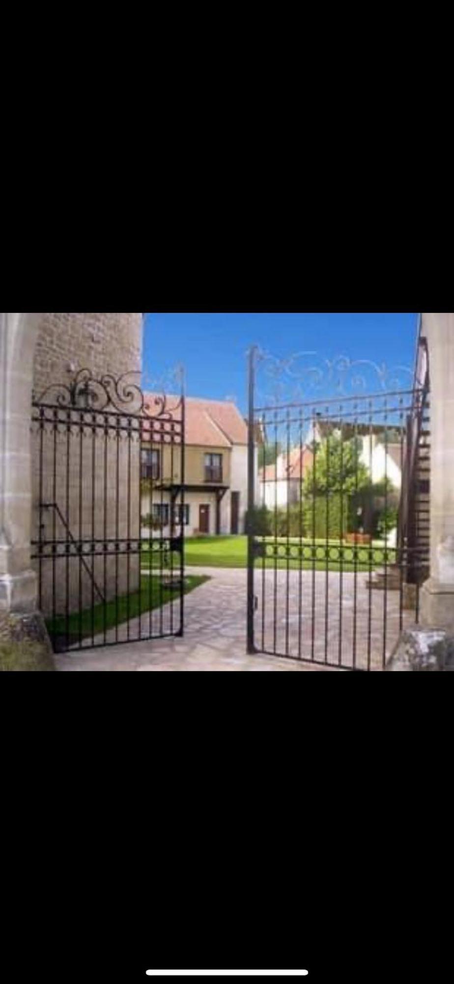 Auberge Du Jeu D'Arc Mello Luaran gambar